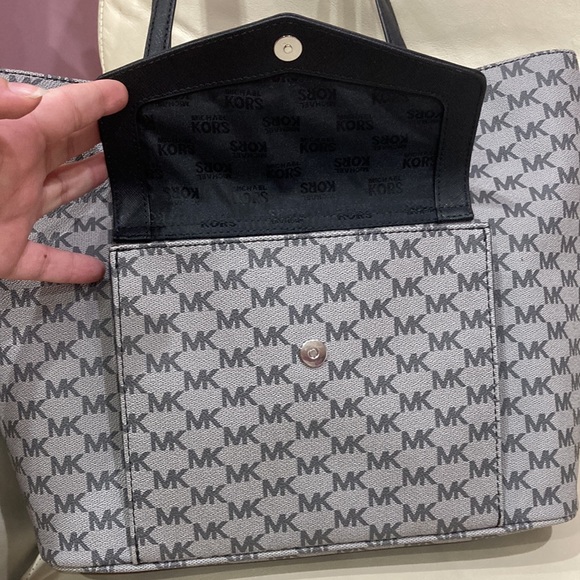 Michael Kors Jet Set Signature Large Pocket Tote Black Gray - Picture 3 of 16